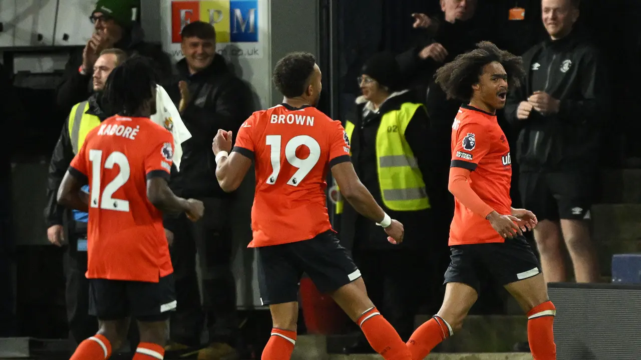Foto: Pesan Menyentuh Luis Diaz untuk Keselamatan Sang Ayah saat Cetak Gol Penyeimbang Liverpool Kontra Luton Town