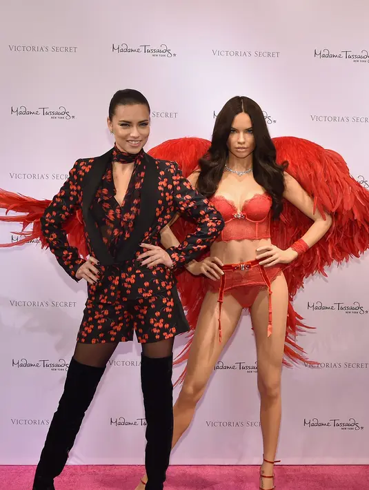 "Saya merasa terhormat untuk bekerja dengan tim seniman yang sangat berbakat di Madame Tussauds New York,” ungkap Adriana Lima saat peluncuran patung lilinnya di Times Square, New York. (AFP/Bintang.com)