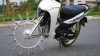 Motor yang memakai roda dari per (Sumber: YouTube/VN NTN)
