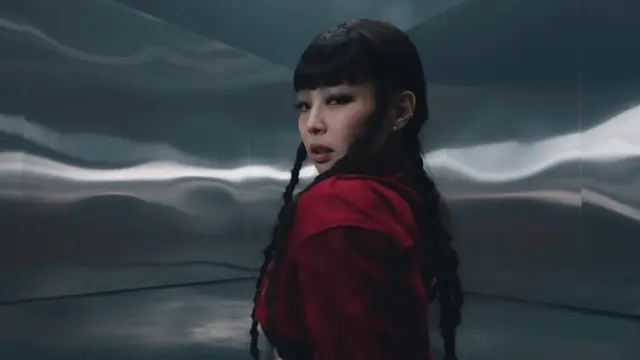 Perlihatkan Koreografi Tajam, Jennie Rilis MV 'Like JENNIE' yang Memukau