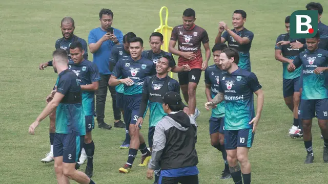 Sesi Latihan Persib Bandung