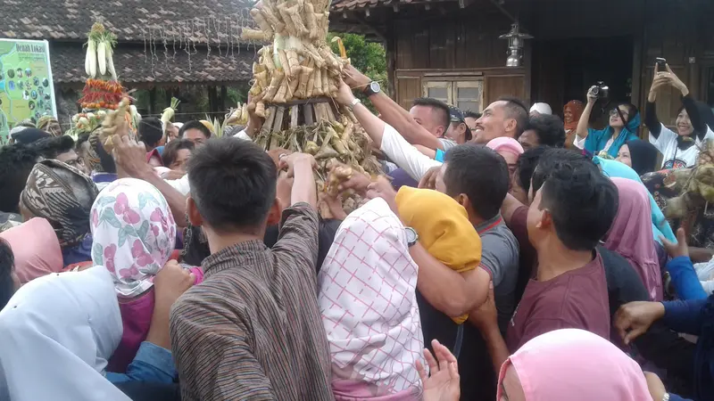 Grebeg Kupat di Kraton Kawitan Amarta Bumi