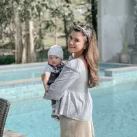 Setelah resmi menikah pada 12 September 2020, pasangan Audi Marissa dan Anthony Xie dikarunia seorang anak laki-laki yang diberi nama Anzel Maverick Xie. Menjadi seorang ibu buka penghalang bagi Audi Marissa untuk tetap tampil fashionble. Sambil menggendong si kecil, berikut outif stylish Audi. 