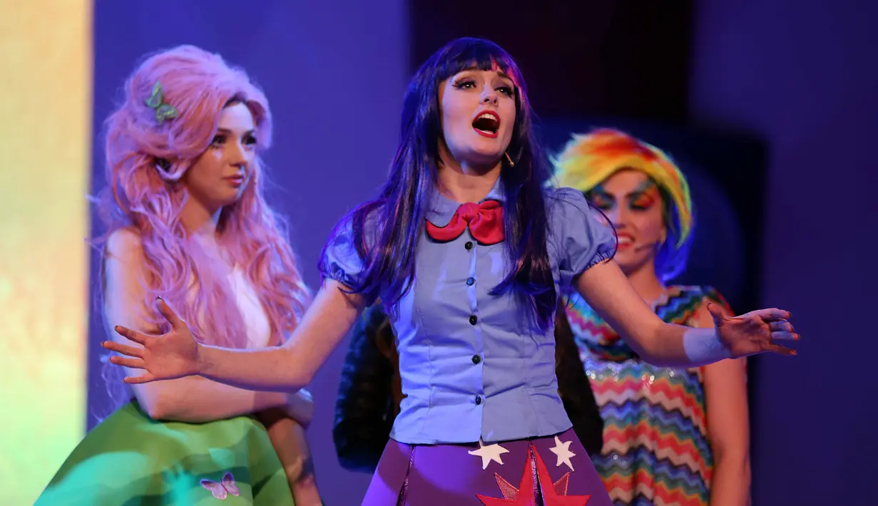 Pertunjukan selama 90 menit itu sangat cocok untuk seluruh anggota keluarga. Banyak pesan positif disampaikan oleh 6 orang tokoh utama serial My Little Pony. (Nurwahyunan/Bintang.com)