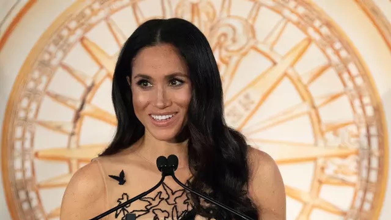 Anggunnya Meghan Markle dalam Balutan Gaun Seharga Rp 194,7 Juta