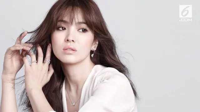 Song Hye Kyo, calon istri Song Joong Ki ini selain cantik dan berbakat, dikabarkan juga memiliki hati bak malaikat.