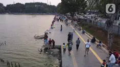 Foto udara memperlihatkan aktivitas warga di pedestrian Danau Sunter, Jakarta, Sabtu (27/6/2020). Beragam aktivitas dilakukan warga sambil menikmati waktu sore di area Danau Sunter, Jakarta. (Liputan6.com/Helmi Fithriansyah)
