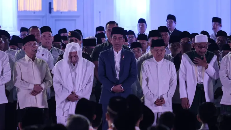 Presiden Jokowi menggelar doa kebangsaan di halaman Istana Merdeka Jakarta, Kamis malam (1/8/2019).