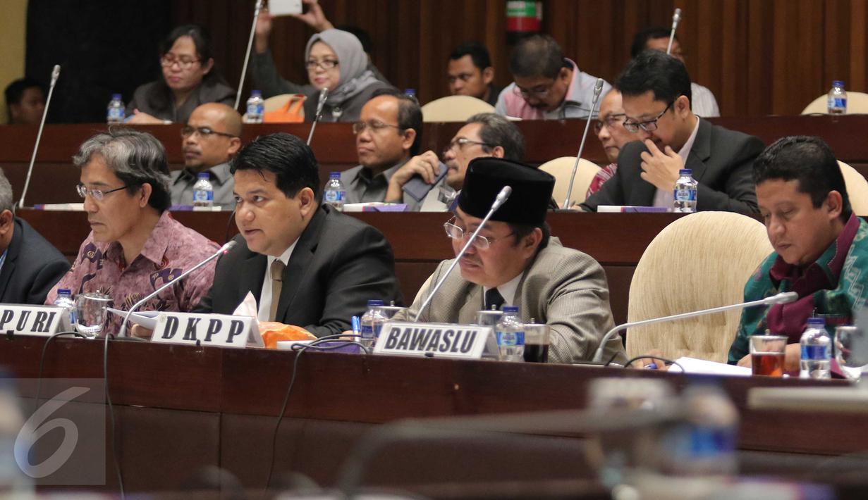 Suasana rapat dengar pendapat membahas evaluasi Pilkada 2015 antara lembaga yang terkait pemulu dengan Komisi II di DPR RI, Jakarta, Senin (1/2/2016). (Liputan6.com/Angga Yuniar)