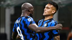 Inter Milan sukses melumat AC Milan pada laga bertajuk derbi della Madonnina pada Minggu (21/2/2021). (AFP/Marco Bertorello)