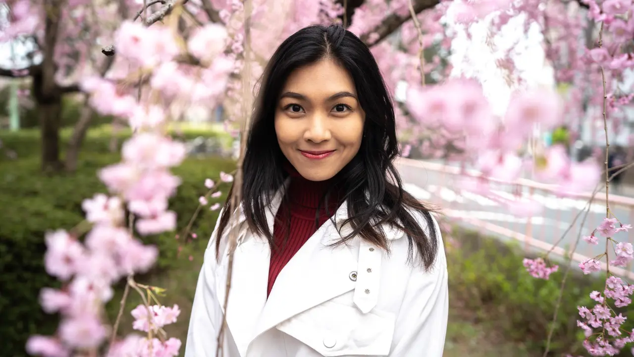perempuan bahagia