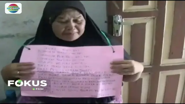 Seorang wanita paruh baya di Bogor, rela menjual ginjalnya dengan menawarkan kepada orang-orang di pinggir jalan demi kesembuhan sang suami yang menderita komplikasi.