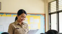 10 Model Baju Khaki Guru Wanita PNS Terbaru 2025, Stylish, Profesional &amp; Nyaman