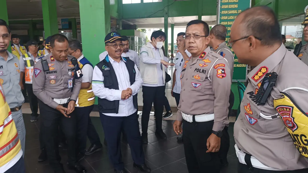 Korps Lalu Lintas (Korlantas) Polri mengecek arus lalu lintas dan rest area yang berada di Jalan Tol Jakarta-Merak, Senin (4/3/2024).