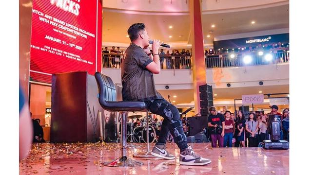 Kembali Manggung Setelah Cedera, Ini 7 Potret Terbaru Jaz