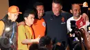 Pelatih Timnas Belanda menyempatkan untuk berfoto bersama fans di Jakarta (Liputan6.com/Helmi Fithriansyah)