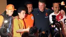 Pelatih Timnas Belanda menyempatkan untuk berfoto bersama fans di Jakarta (Liputan6.com/Helmi Fithriansyah)