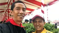 'Jokowi' Hanya Duduk di Tribun Saat Upacara Hari Pahlawan