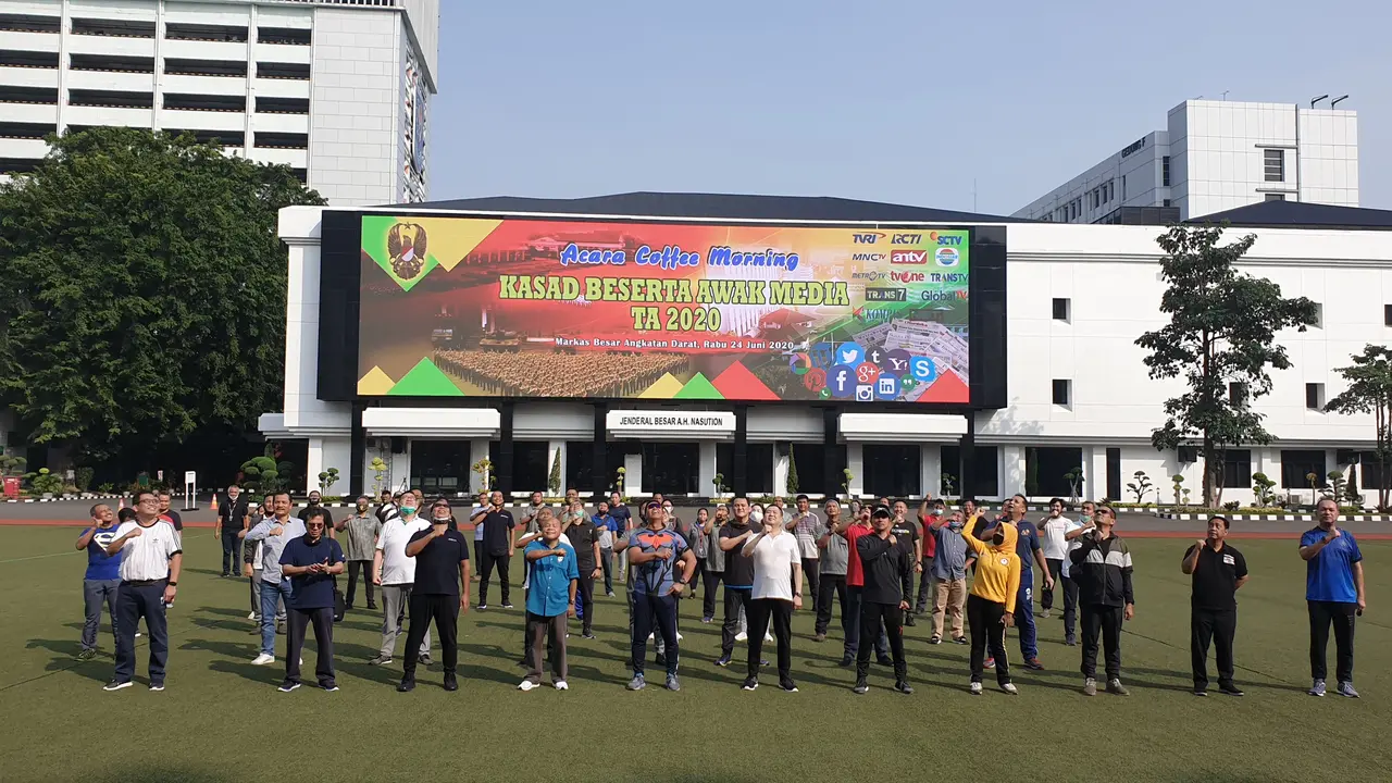 Kepala Staf Angkatan Darat (KSAD) Jendral TNI Andika Perkasa mengundang sejumlah petinggi media nasional untuk mengikuti olahraga bersama jelang penerapan new normal.