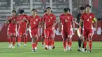 Beberapa pemain Timnas Indonesia U-22 sesaat sebelum berhadapan dengan India pada laga uji coba yang digelar di Stadion Madya Gelora Bung Karno (GBK), Jakarta, Jumat (10/10/2025) malam WIB. (Bola.com/Muhammad Iqbal Ichsan)