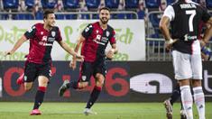 Pemain Cagliari, Luca Gagliano, melakukan selebrasi usai membobol gawang Juventus pada laga Serie A di Stadion Sardegna, Rabu (29/7/2020). Cagliari menang 2-0 atas Juventus. (Alessandro Tocco/Lapresse via AP)