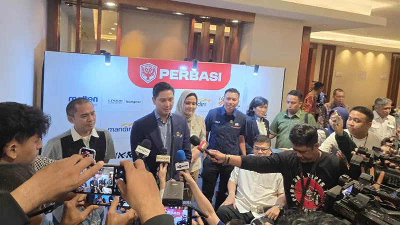 Budi Djiwandono mengumumkan susunan kepengurusan Perbasi 2024-2028 (Liputan6.com/Thomas)