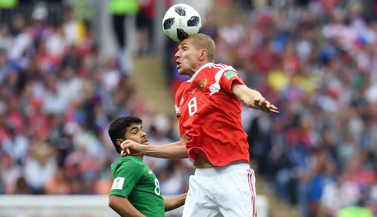 Proses terjadinya gol yang dicetak gelandang Rusia, Yuri Gazinskiy, ke gawang Arab Saudi pada laga Grup A Piala Dunia di Stadion Luzhniki, Moskow, Kamis (15/6/2018). Dirinya merupakan pencetak gol perdana pada Piala Dunia 2018. (AFP/Patrick Stollarz)