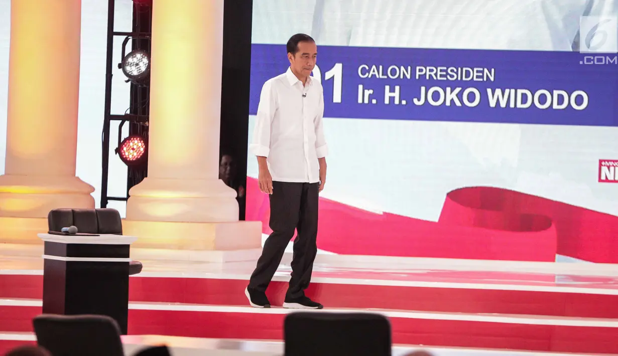 Capres nomor urut 01 Joko Widodo atau Jokowi hadir dalam debat kedua Pilpres 2019 di Hotel Sultan, Jakarta, Minggu (17/2). Dalam debat kedua ini tidak ada kisi-kisi. (Liputan6.com/Faizal Fanani)
