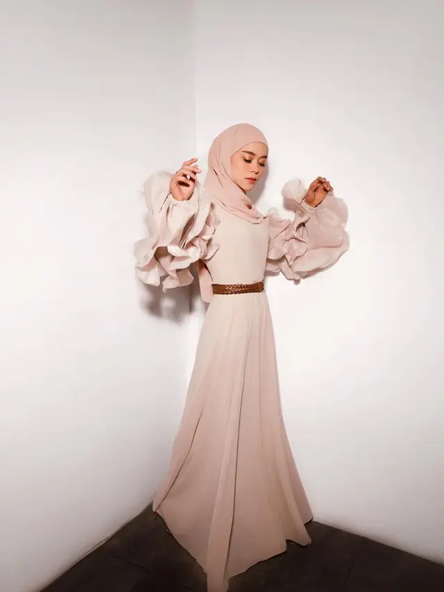 Lesti Kejora Disebut Sebagai Trensetter, Ini Gaya Elegannya Pakai Busana Muslim