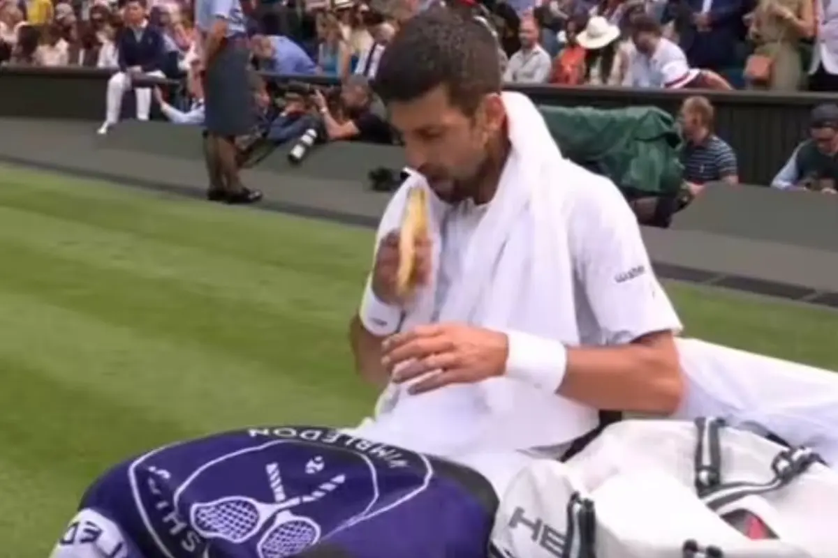 Novak Djokovic Dijuluki Monster oleh Warganet Setelah Ketahuan Makan Pisang dengan Kulitnya di Wimbledon 2023