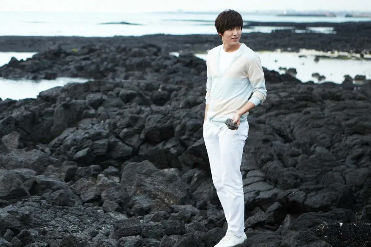 Cerita Lee Min Ho dengan Wajah Vampire Tampan