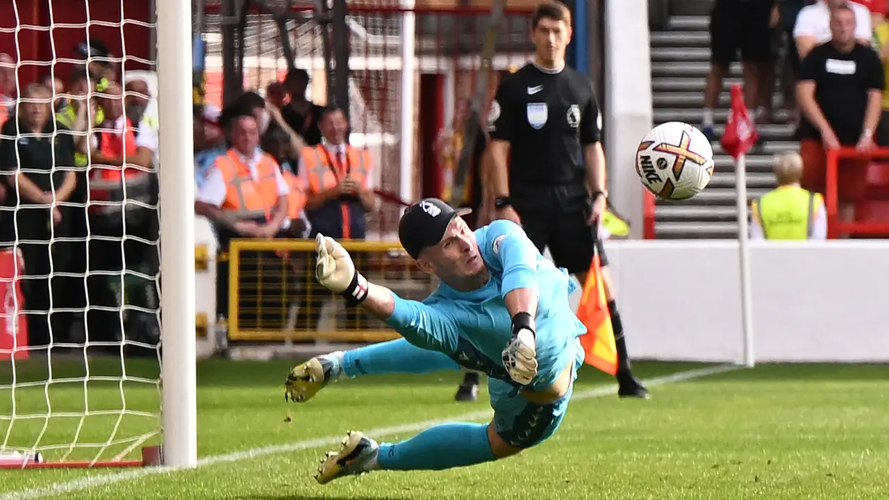 Foto: Momen Dean Henderson Gagalkan Penalti Harry Kane di Pekan ke-4 Liga Inggris