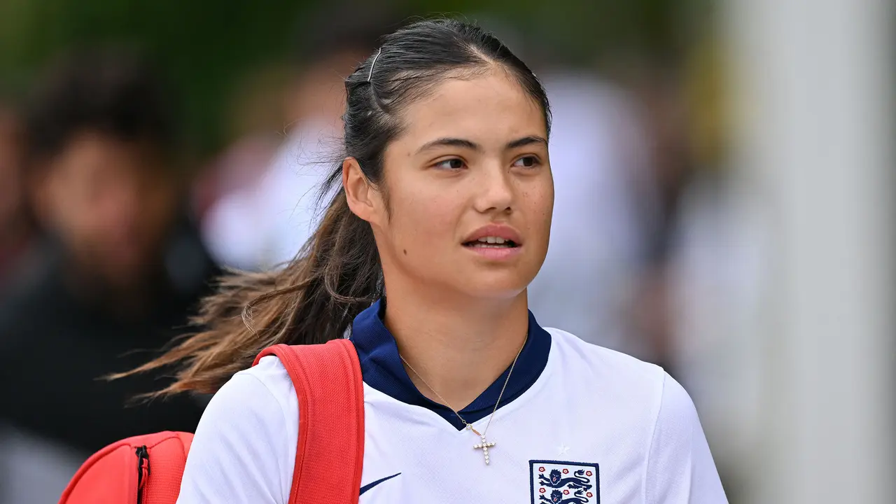 Foto: Potret Menawan Emma Raducanu saat Pakai Jersey Timnas Inggris di Turnamen Wimbeldon