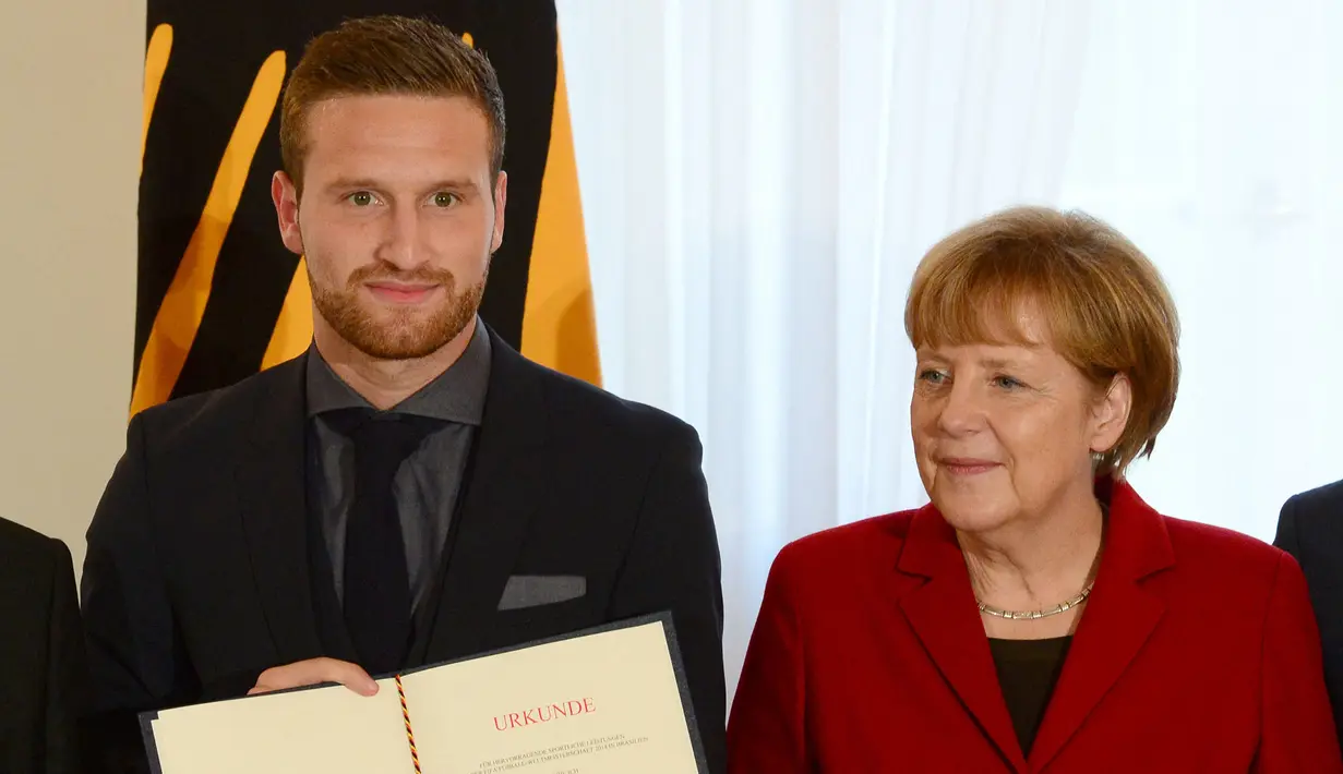 Shkodran Mustafi yang menjadi andalan di lini belakang Timnas Jerman U-17 mampu menyumbang 1 gol bagi Timnas Jerman di Piala Dunia U-17 edisi 2009 dan selalu tampil dalam 4 laga hingga babak 16 besar. Saat Timnas Jerman menjuarai Piala Dunia 2014 di Brasil, Shkodran Mustafi hanya tampil dalam 3 laga akibat dibekap cedera. (AFP/John MacDougall)