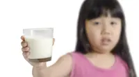 Berhenti Beri Banyak Susu Supaya si Kecil Kenyang Lama