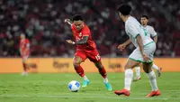 Saddil Ramdani mendapat kesempatan tampil bersama Timnas Indonesia saat bersua Oman pada FIFA Matchday di Stadion Utama Gelora Bung Karno, Jakarta, Jumat (5/6/2026) malam WIB. Dalam duel tersebut, Tim Garuda menang 3-0 atas Oman. (Bola.com/Bagaskara Lazuardi)