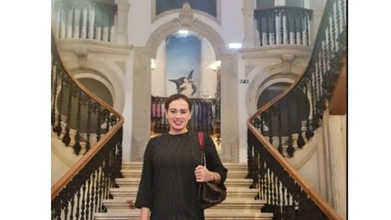 Hidup Cathrine Wilson terlihat lebih bahagia usai dipersunting Idham Mase