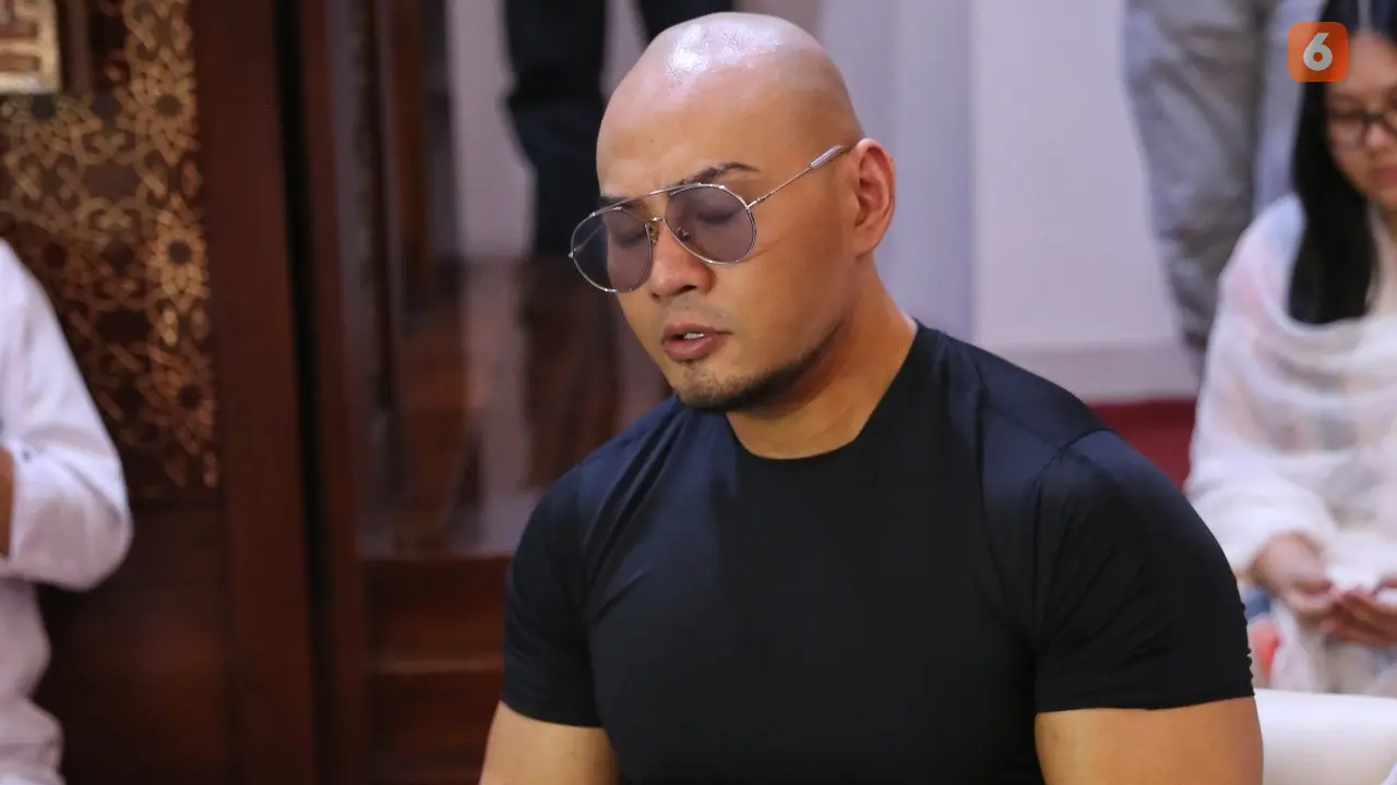 [Fimela] Deddy Corbuzier Sholat Jumat