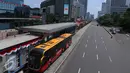 Suasana jalan lengang di Jakarta, Rabu (17/8). Peringatan HUT RI ke-71 membuat sejumlah ruas jalan di Jakarta menjadi lengang. (Liputan6.com/Angga Yuniar)