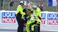 Pembalap Pertamina Enduro VR46 Racing Team, Fabio Di Giannantonio, berhasil meraih podium juara di MotoGP Catalunya yang berlangsung di Sirkuit Catalunya, Minggu (17/05/2026) malam WIB. Balapan tersebut diwarnai dua red flag akibat kecelakaan yang menimpa Alex Marquez dan Johann Zarco. (AFP/Jose Jordan)