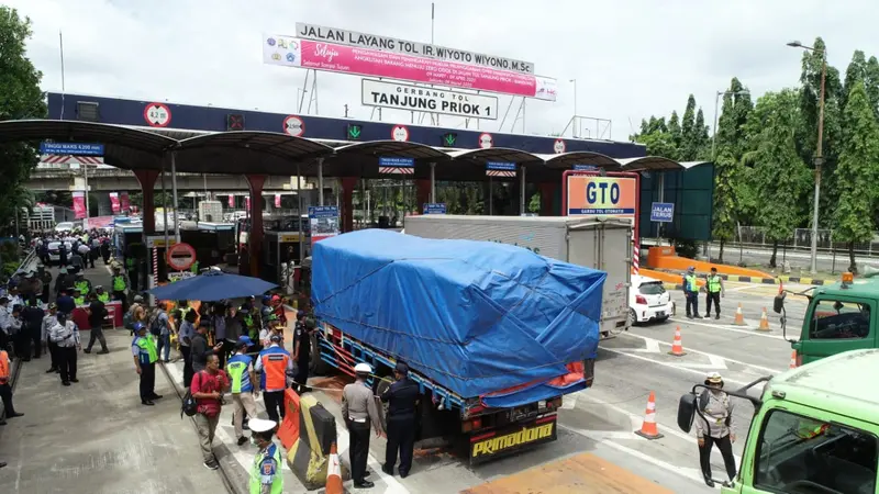 Larangan Truk ODOL Melintas Jalan Tol Jakarta - Bandung Berlaku Mulai Hari Ini