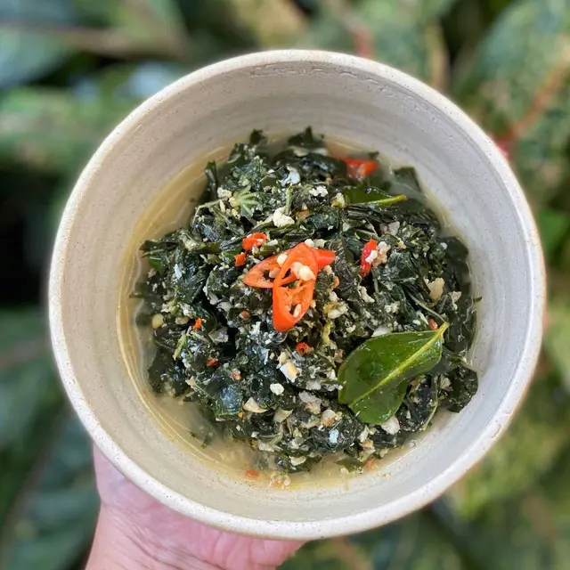 Tanpa Soda Kue, Begini Cara Cepat Rebus Daun Singkong Supaya Tetap Hijau dan Empuk