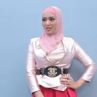 "Sekarang lebih lega, legowo karena sekarang kita nggak saling menyakiti lagi. Terutama masalah keluarga jadi lebih baik lah dari sebelumnya," ucapnya menambahkan. (Nurwahyunan/Bintang.com)