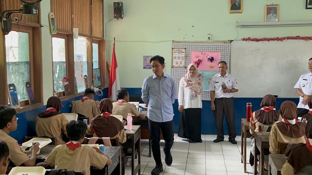 Wakil Presiden (Wapres) RI Gibran Rakabuming Raka meninjau kegiatan uji coba Makan Bergizi Gratis (MBG) di SMPN 270 Kelapa Gading, Jakarta Utara, Rabu (23/10/2024) (Istimewa)