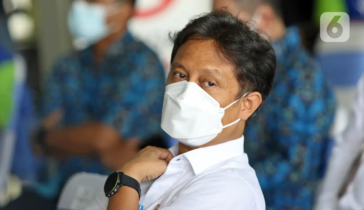 Menteri Kesehatan Budi Gunadi Sadikin saat meresmikan Sentra Vaksinasi Indonesia Bangkit di RSUI, Depok, Jawa Barat, Kamis (25/3/2021). XL Axiata bekerja sama dengan RSUI yang didukung Kemenkes dan Pemkot Depok menggelar program Sentra Vaksinasi Indonesia Bangkit. (Liputan6.com/Herman Zakharia)