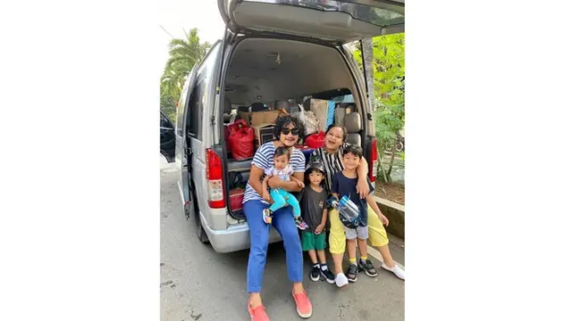 5 Potret Isa Bajaj saat Bersama Keluarga Kecilnya, Harmonis