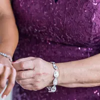 Ilustrasi Baju Brokat untuk Ibu Pengantin (Credit: wirestock/freepik)