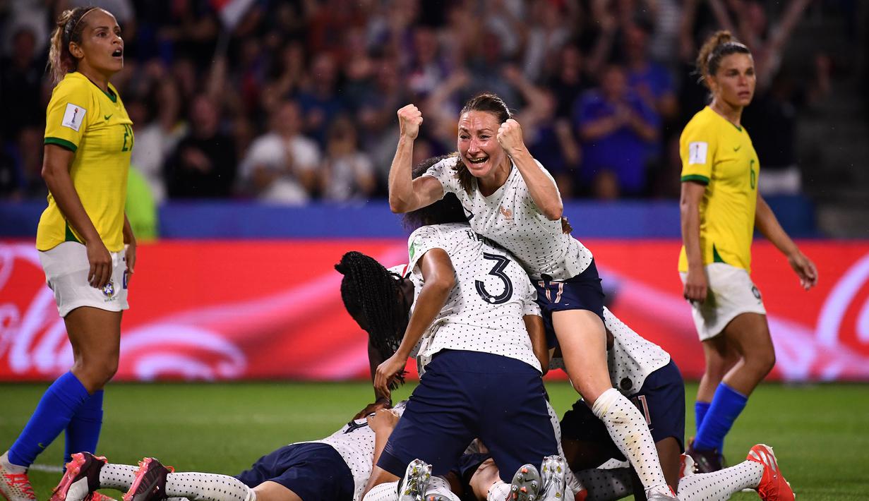 Selanjutnya giliran Brasil yang menjadi korban dari Prancis pada babak 16 besar setelah dikalahkan dengan skor 2-1. (AFP/Franck Fife)