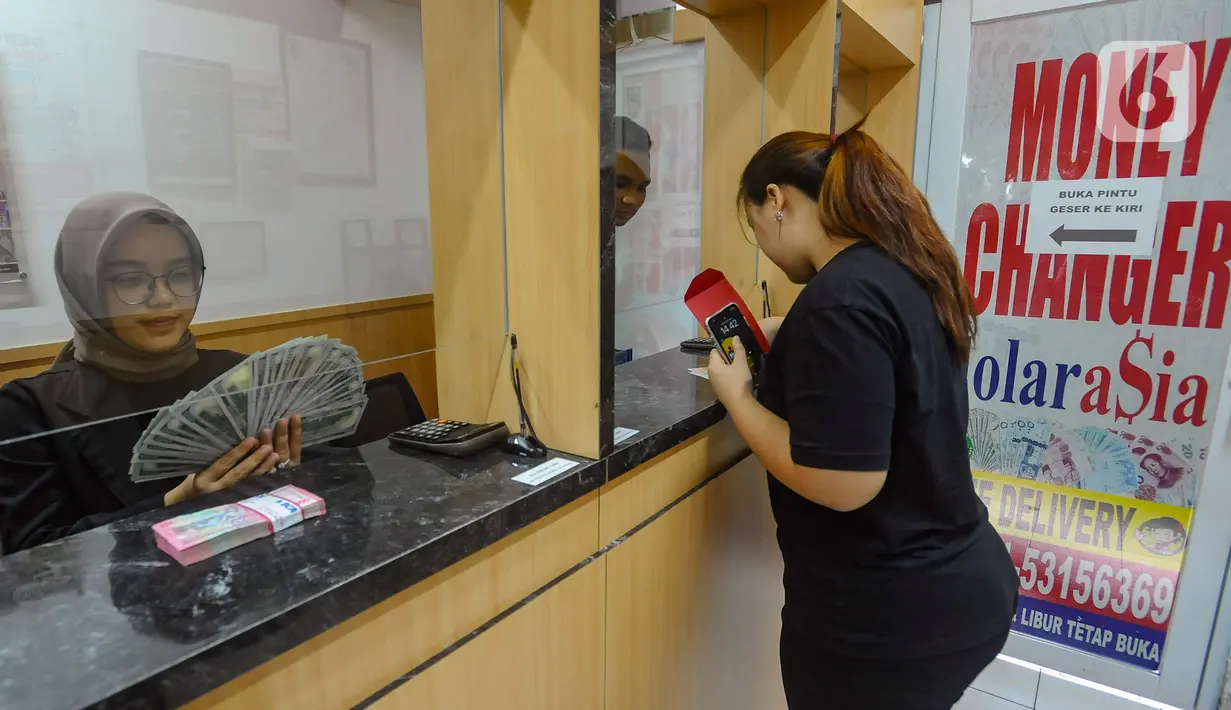 Pelemahan rupiah dipengaruhi banyak faktor, salah satunya konflik di timur tengah khususnya Iran-Israel. (merdeka.com/Arie Basuki)