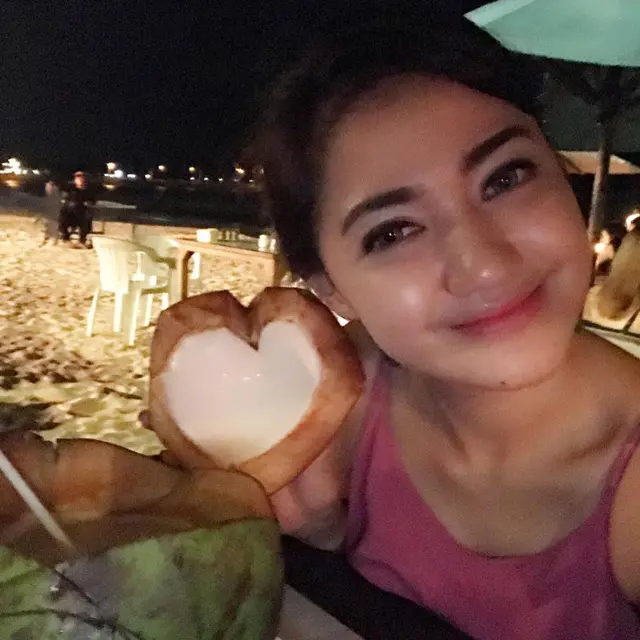 6 Potret Marcella Simon Sebelum Mualaf, Kini Telah Kembali ke Agama Sebelumnya